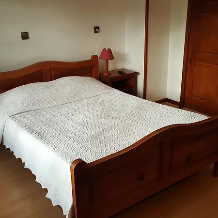 Residencial Albergaria פארדס דה קורה